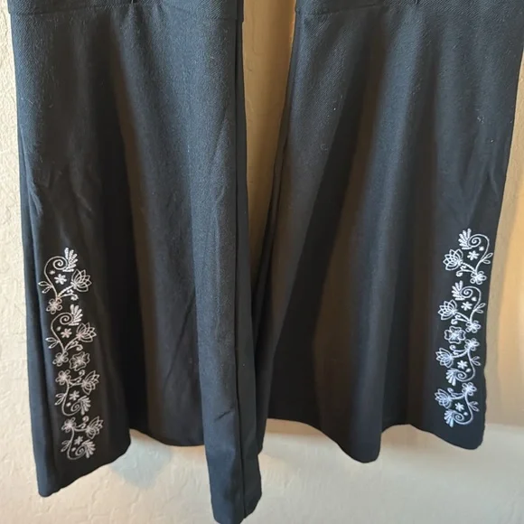 Spirit Women’s Bell Bottoms Black Pants Embroidery On Hem Large - Picture 4 of 14